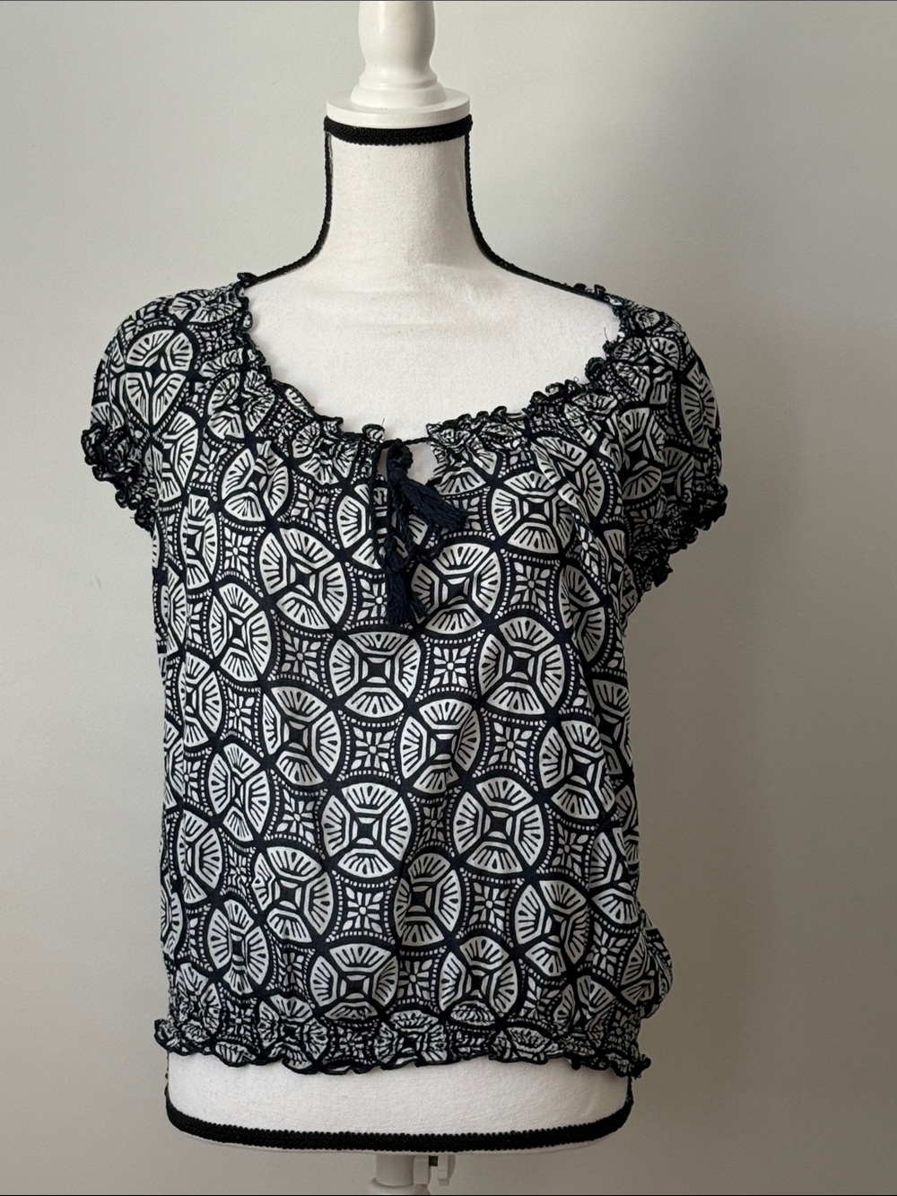 St. John’s Bay Navy and White Patterned Short Sleeve Peasant Top, Size Small